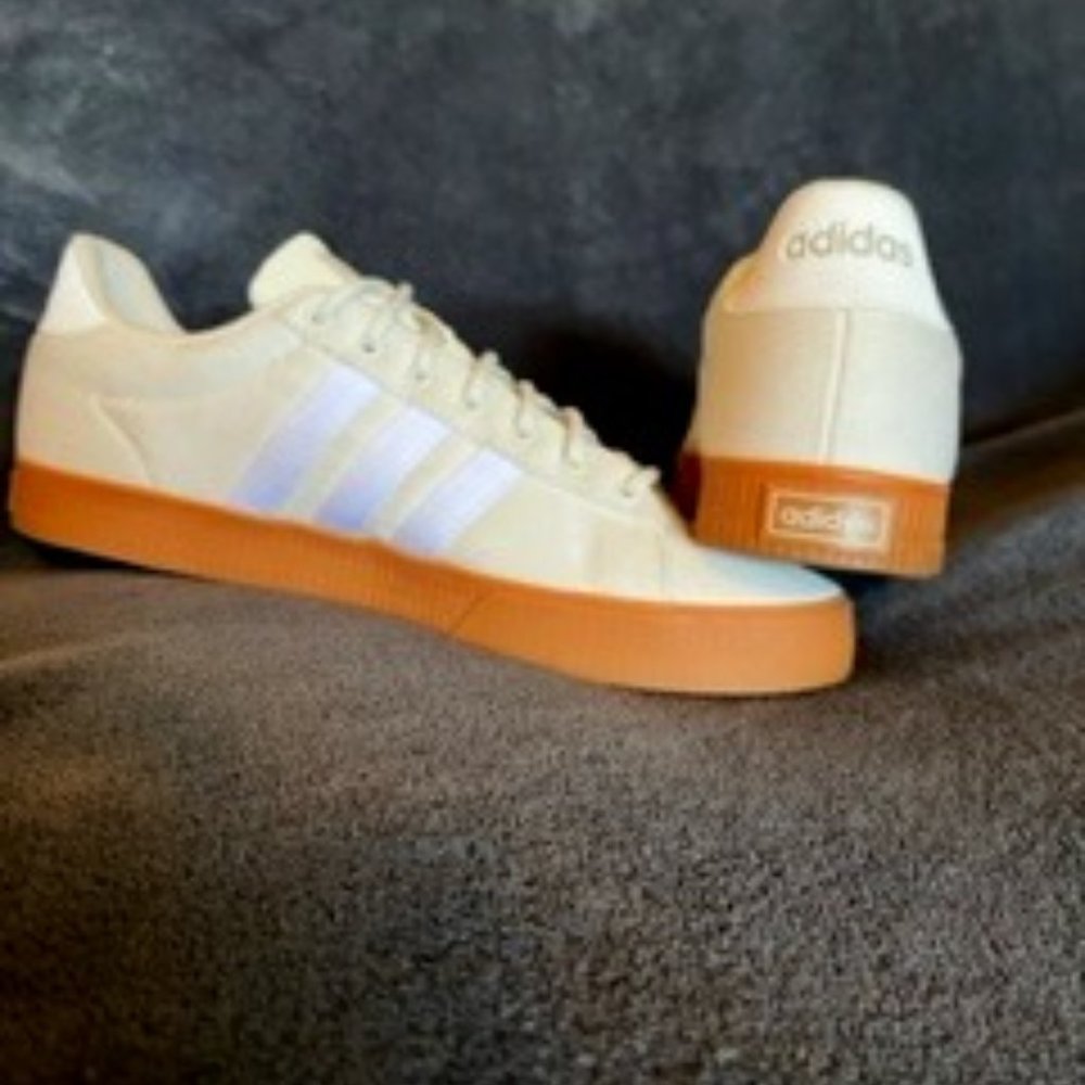 ADIDAS MENS KHAKI W/ WHT. STRIPE SZ. 12 DAILY 3.0
